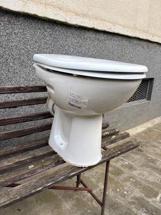 JIKA WC mísa ZETA - vodorovný odpad s prkýnkem.