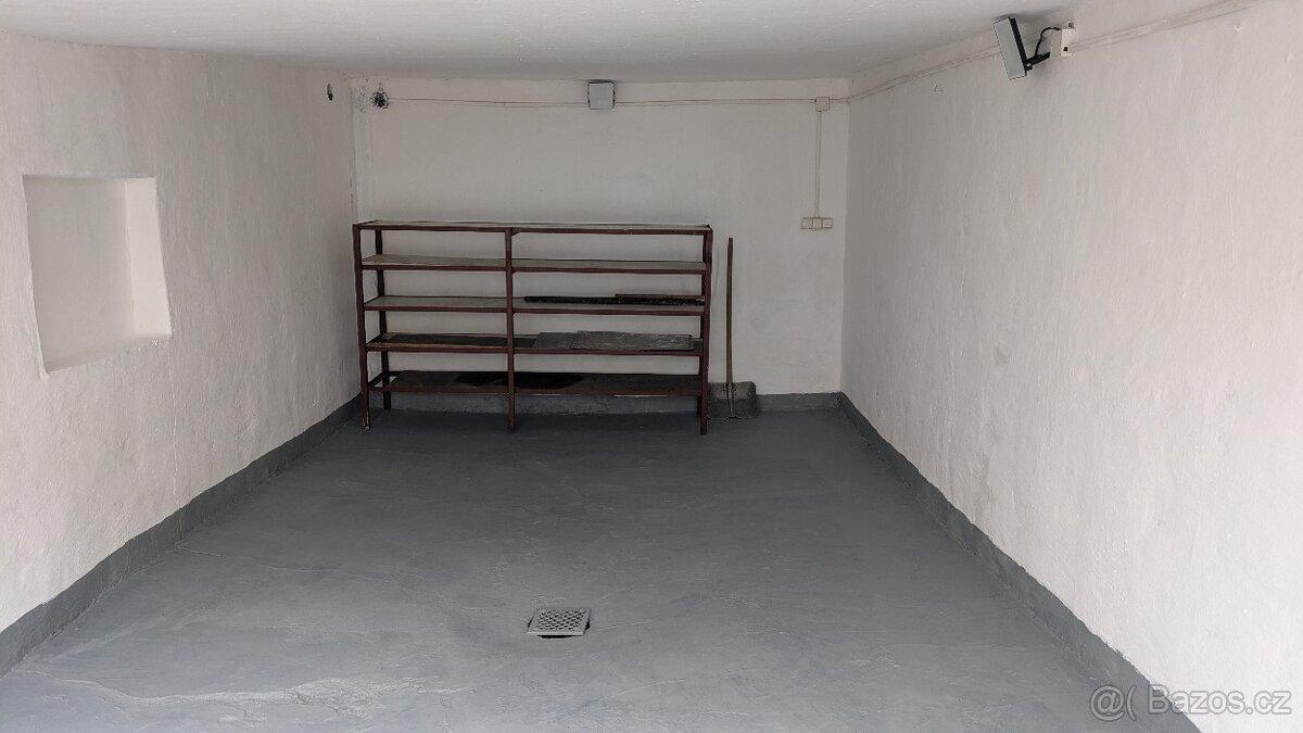 Garáž Opava centrum - Dolní náměstí - Myší díra el.230V
