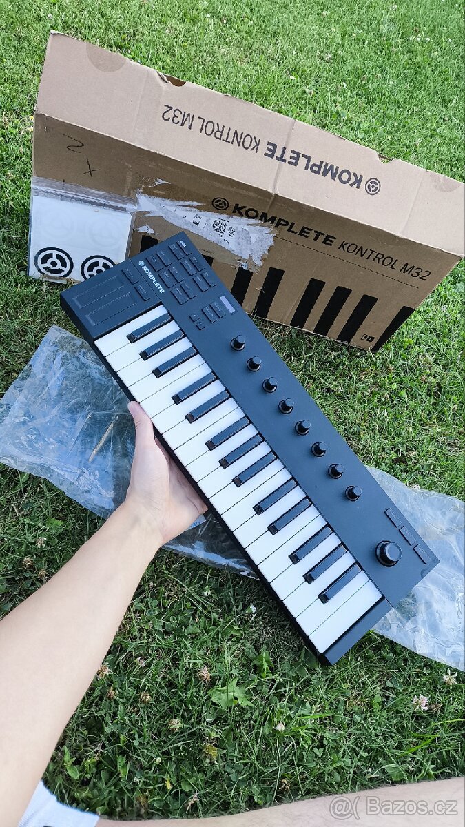 Native Instruments Komplete Kontrol M32 MIDI klávesy