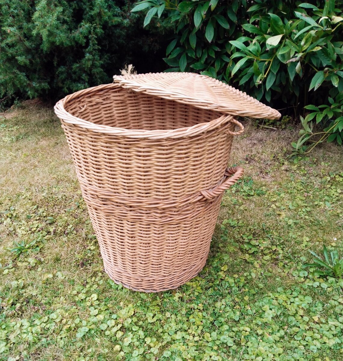 Proutěný koš na prádlo