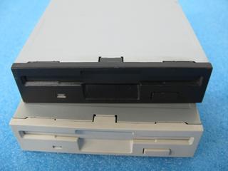 Disketová FDD mechanika Bílá / Černá 3,5" 1,44MB