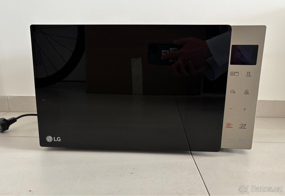 Mikrovlnna trouba LG MH6535NBS