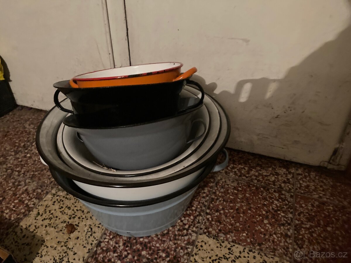 Litinové mísy,nádoby
