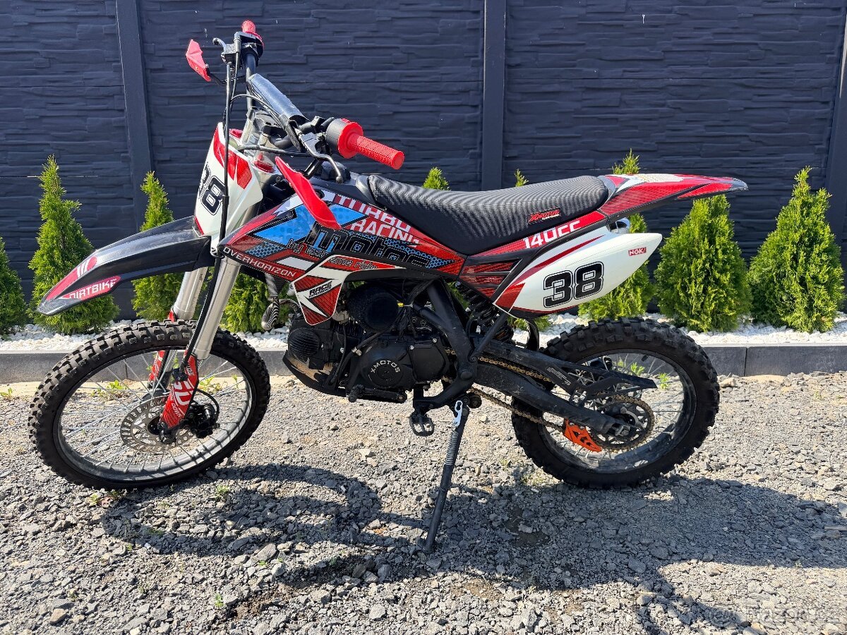 pitbike Xmotos X38 s motorem o objemu 140cc.