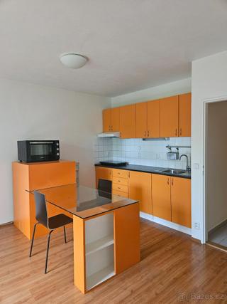 Pronájem bytu 1+kk • 31 m² / Jaroslava Foglara - Praha 5