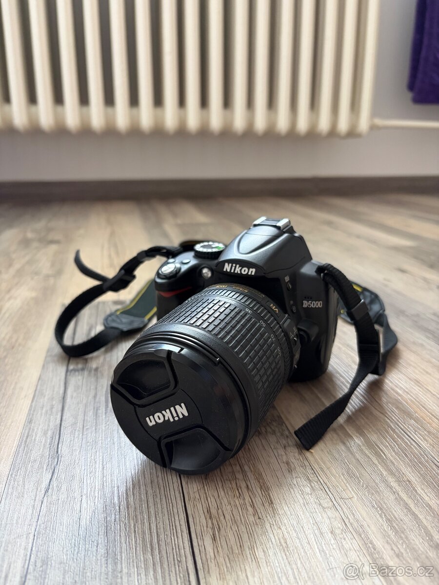 Nikon D5000 + objektiv Nikon AF-S DX Nikkor 18-105 mm VR