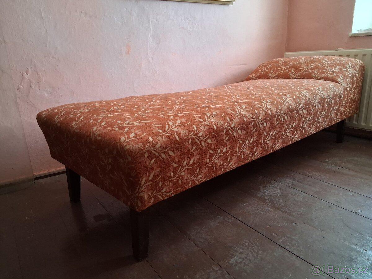 Pohovka / divan