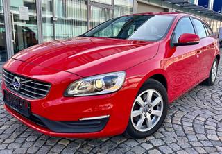 VOLVO V60 2.0D4 120KW 5VÁLEC MANUÁL XENON-NAVI-VYHŘEV-PDC