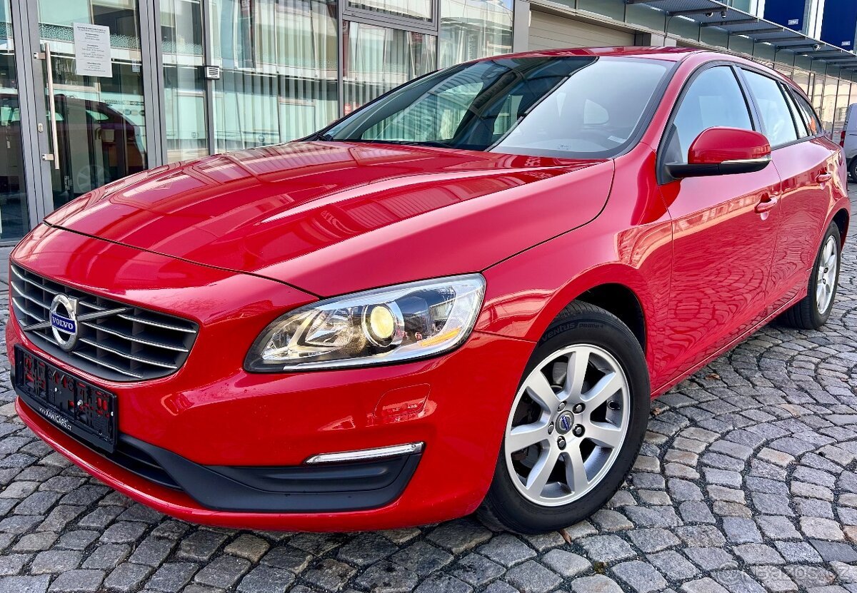 VOLVO V60 2.0D4 120KW 5VÁLEC MANUÁL XENON-NAVI-VYHŘEV-PDC