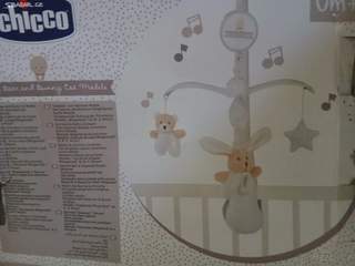 Kolotoč nad postýlku Chicco HRACÍ STROJEK