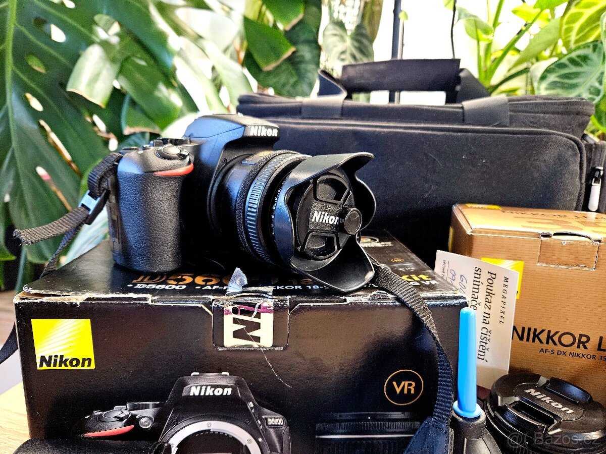 Nikon D5600 + 2 objektivy, stativ a příslušenství
