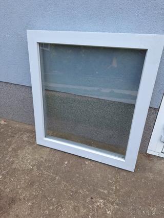Nové plastové okno 915x840 fix