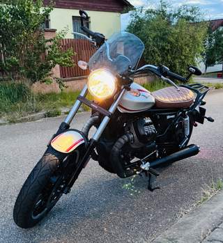 Moto Guzzi V9 Roamer