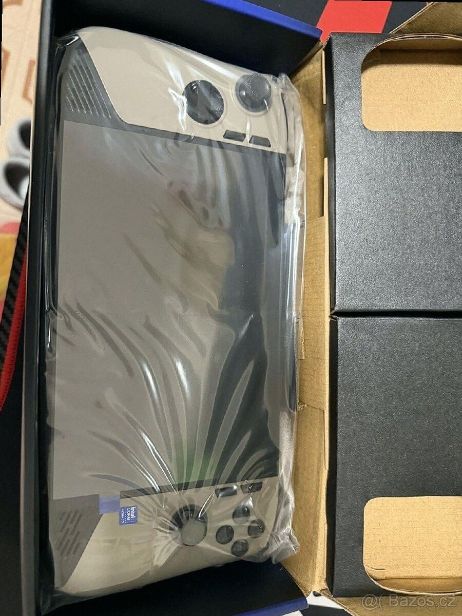 MSI Claw 8 AI+ 1TB 32GB šedá