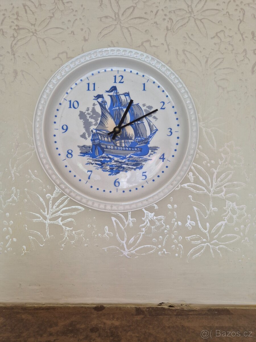 Porcelánové hodiny