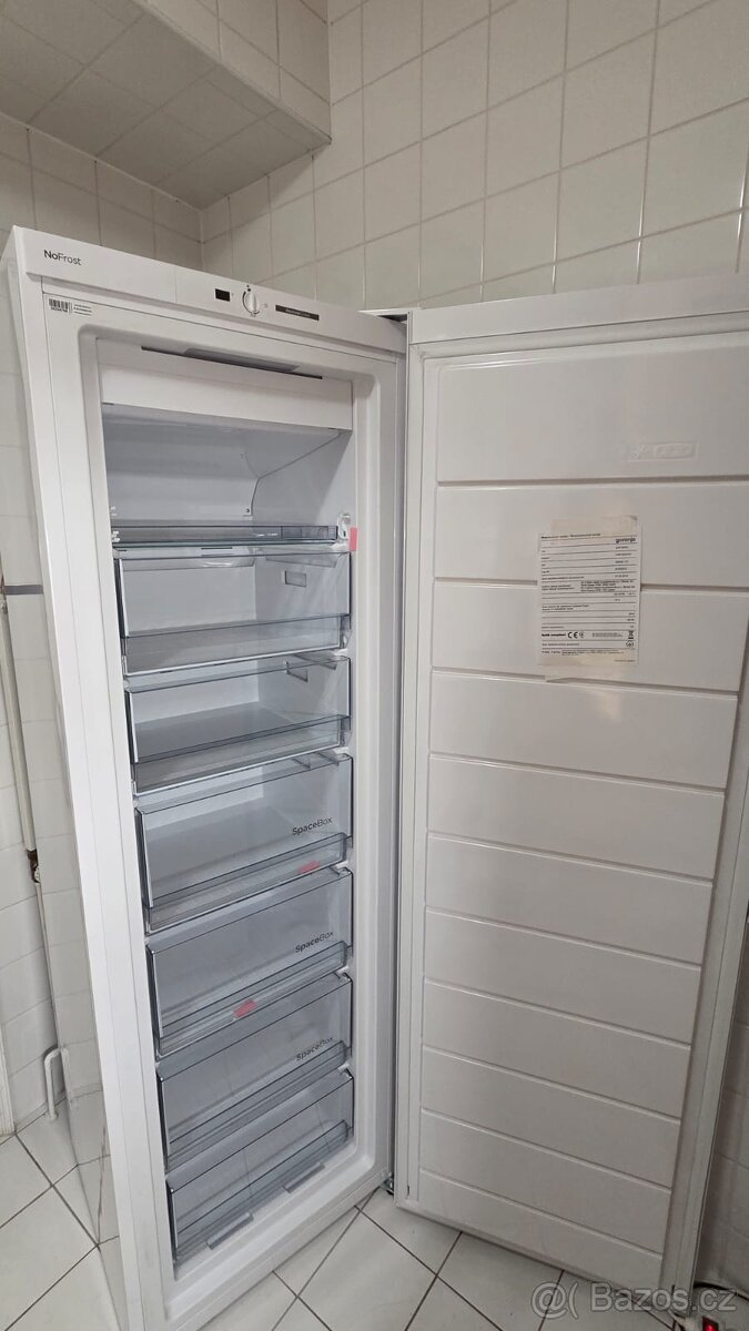 Beznámrazový šuplíkový mrazák Gorenje 186cm/243L