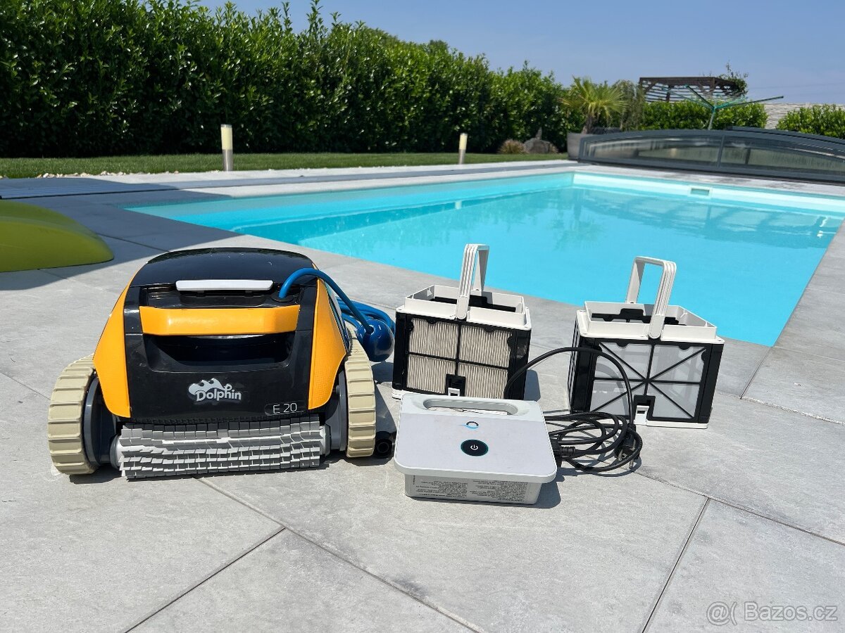 Roboticky vysavac do bazenu Dolphin E20, super stav.