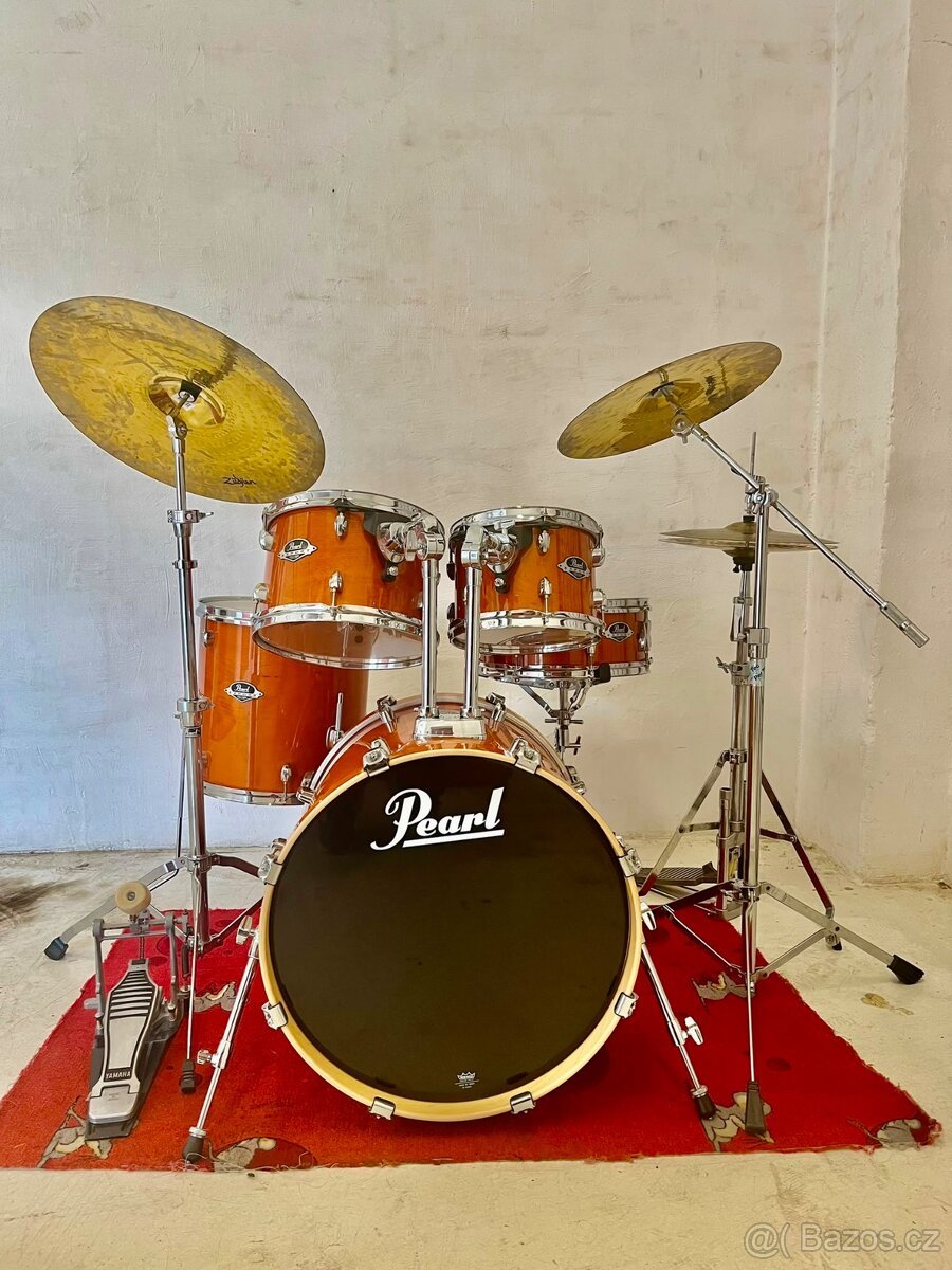 Pearl sada a Zildjian sada.