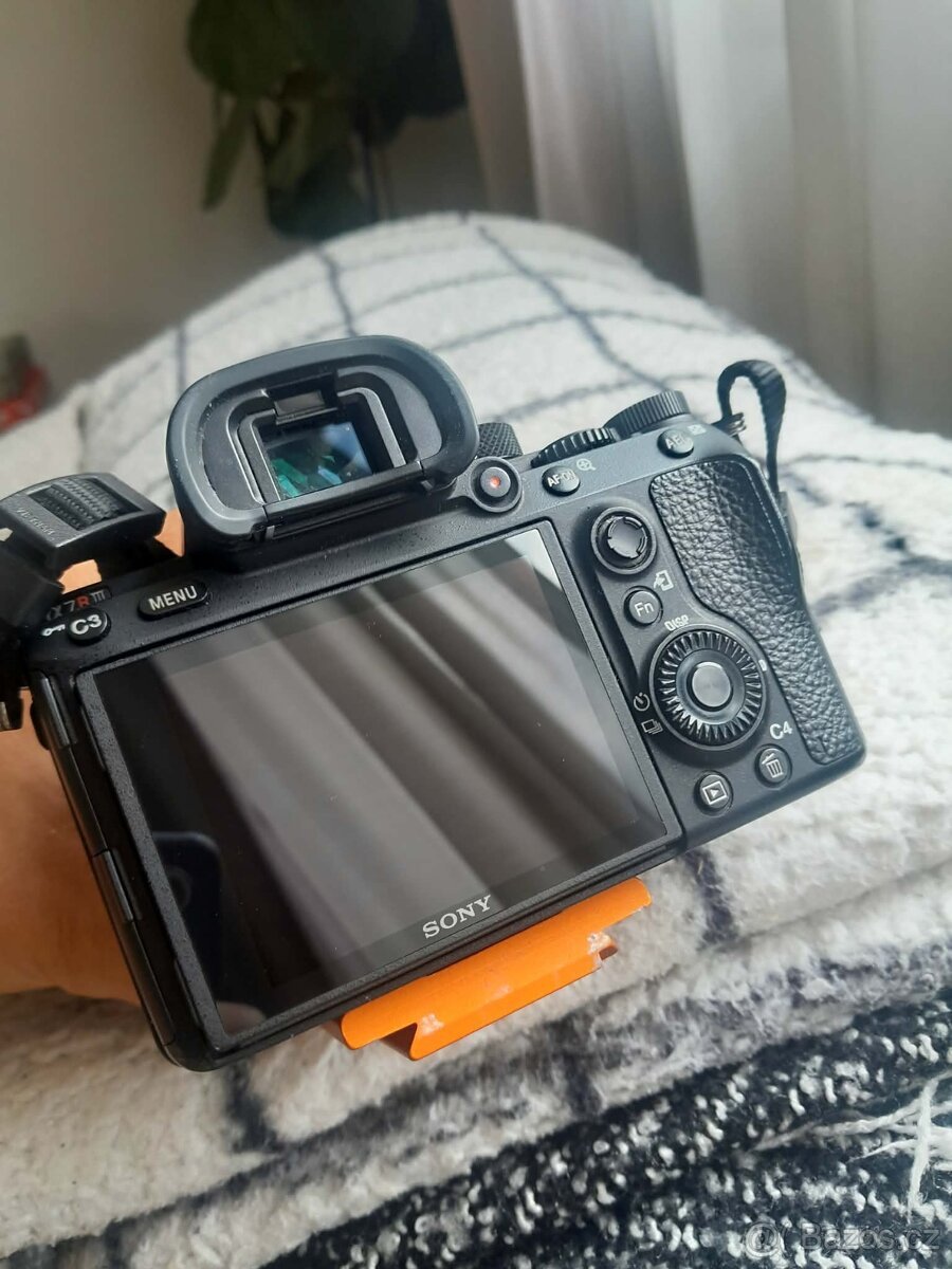 Sony A7RIII + Sony 20-70 f/4 G