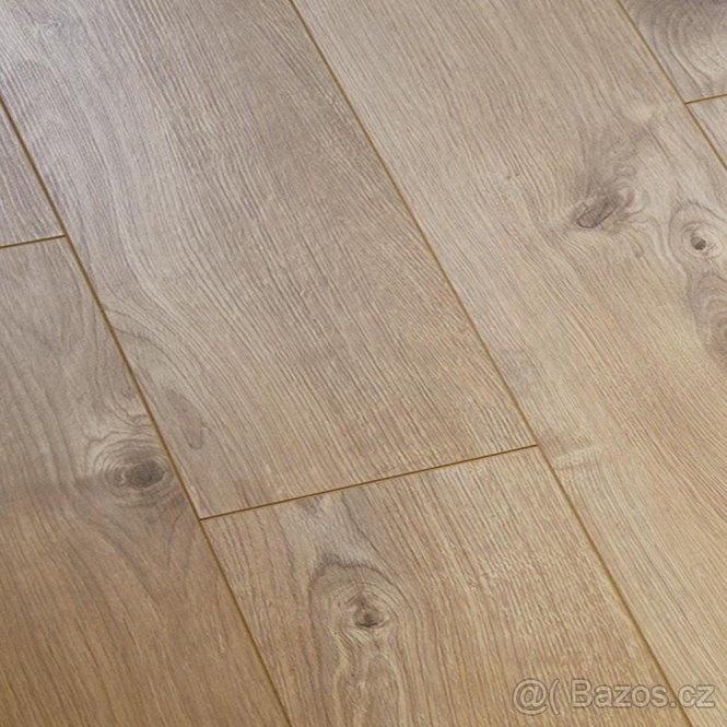 Laminátová plovoucí podlaha 125 m2 dub hnědý sleva 35%NOVÁ