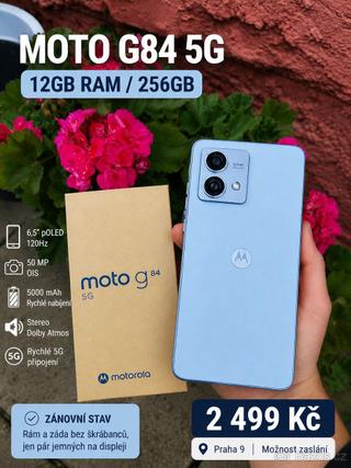 Motorola G84 5G – 12 GB RAM, 120Hz OLED, světle modrá.