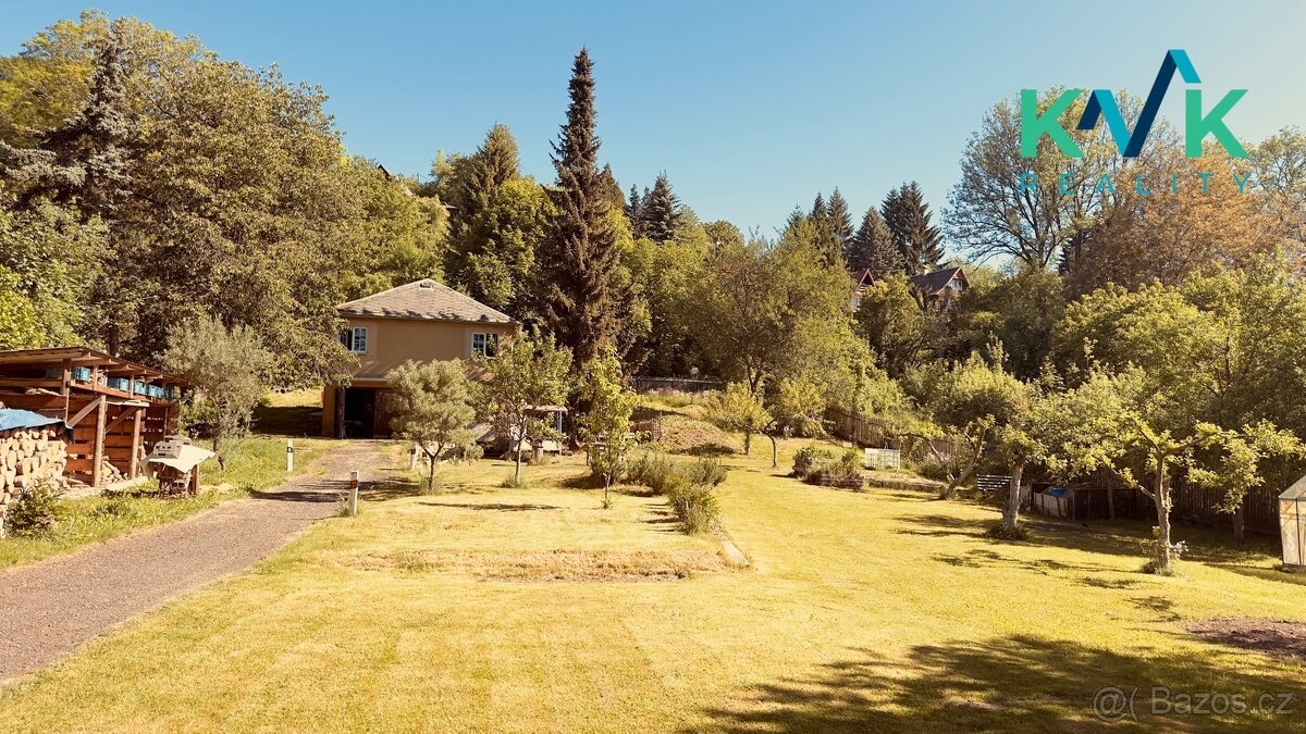 Prodej pozemku o výměře 1697m2 se zděnou chatou s č.e., Šemn