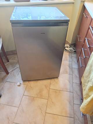 Malá lednice s mrazákem Siguro Frosty E150S