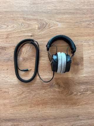 Sluchátka Beyerdynamic DT 990 PRO