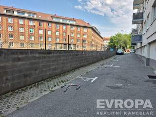 Pronájem venkovních vyhrazených parkovacích stání – Praha 10