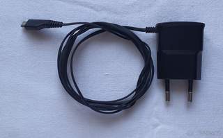 Černá cestovní nabíječka Samsung s kabelem micro USB