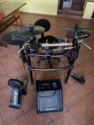 Elektronické bicí Alesis
