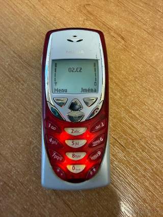 NOKIA 8310 v perfektním stavu se zcela novou baterií