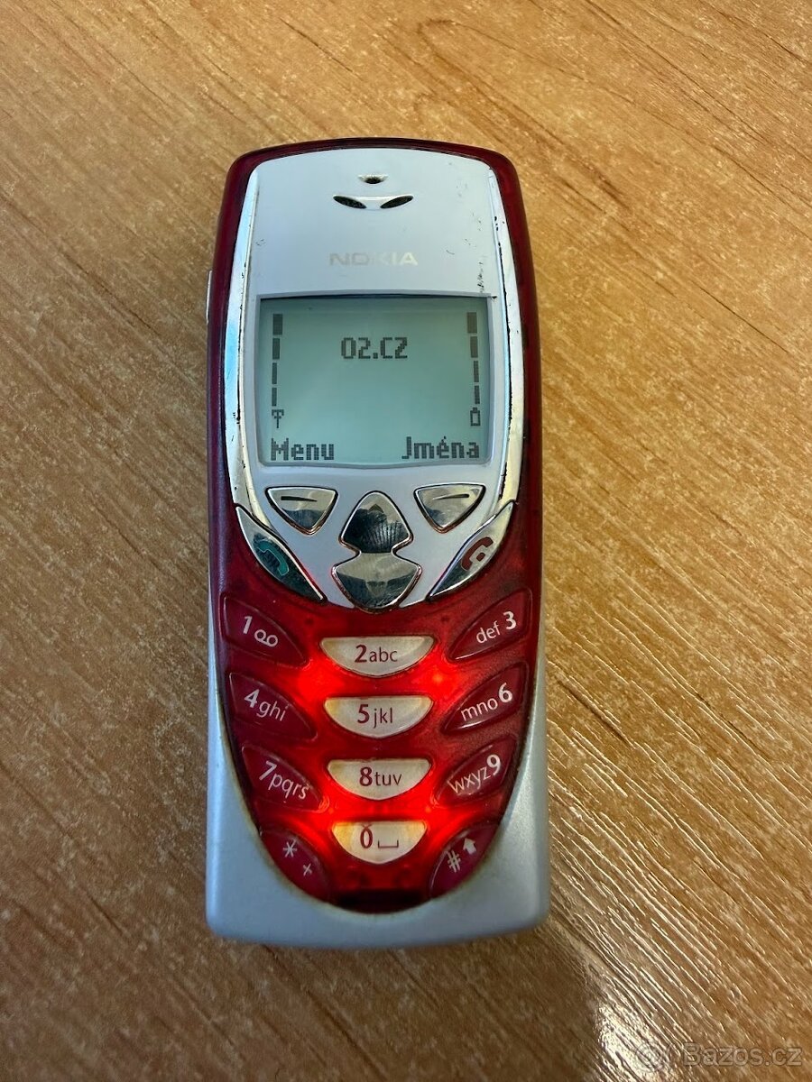 NOKIA 8310 v perfektním stavu se zcela novou baterií