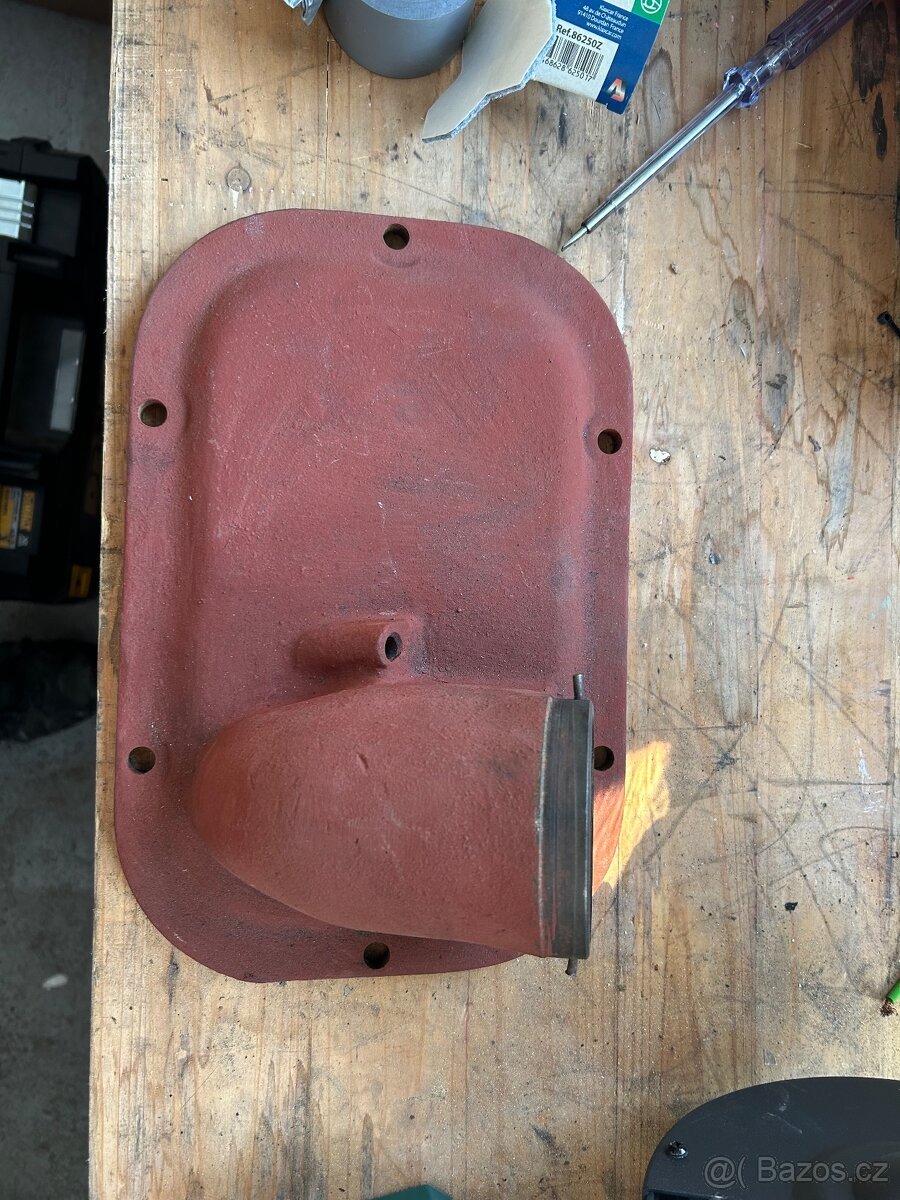 Zetor 25N bocni viko na olej