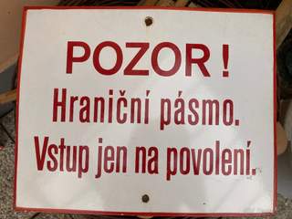 Cedule smaltovaná stará Pozor Hraniční pásmo 3.000 kč