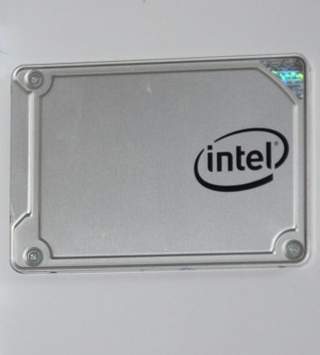 Intel 545s 256GB SSD, SATA III, TLC (Triple-Level Cell)