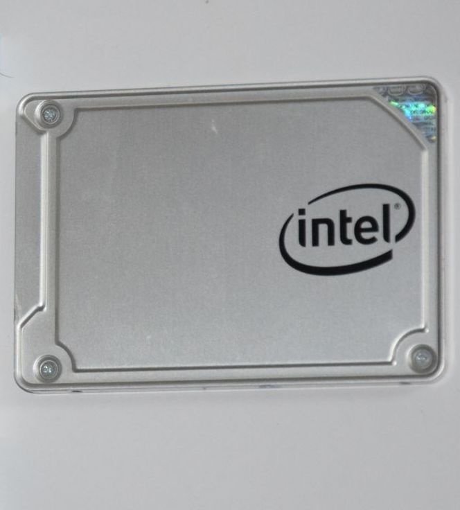 Intel 545s 256GB SSD, SATA III, TLC (Triple-Level Cell)