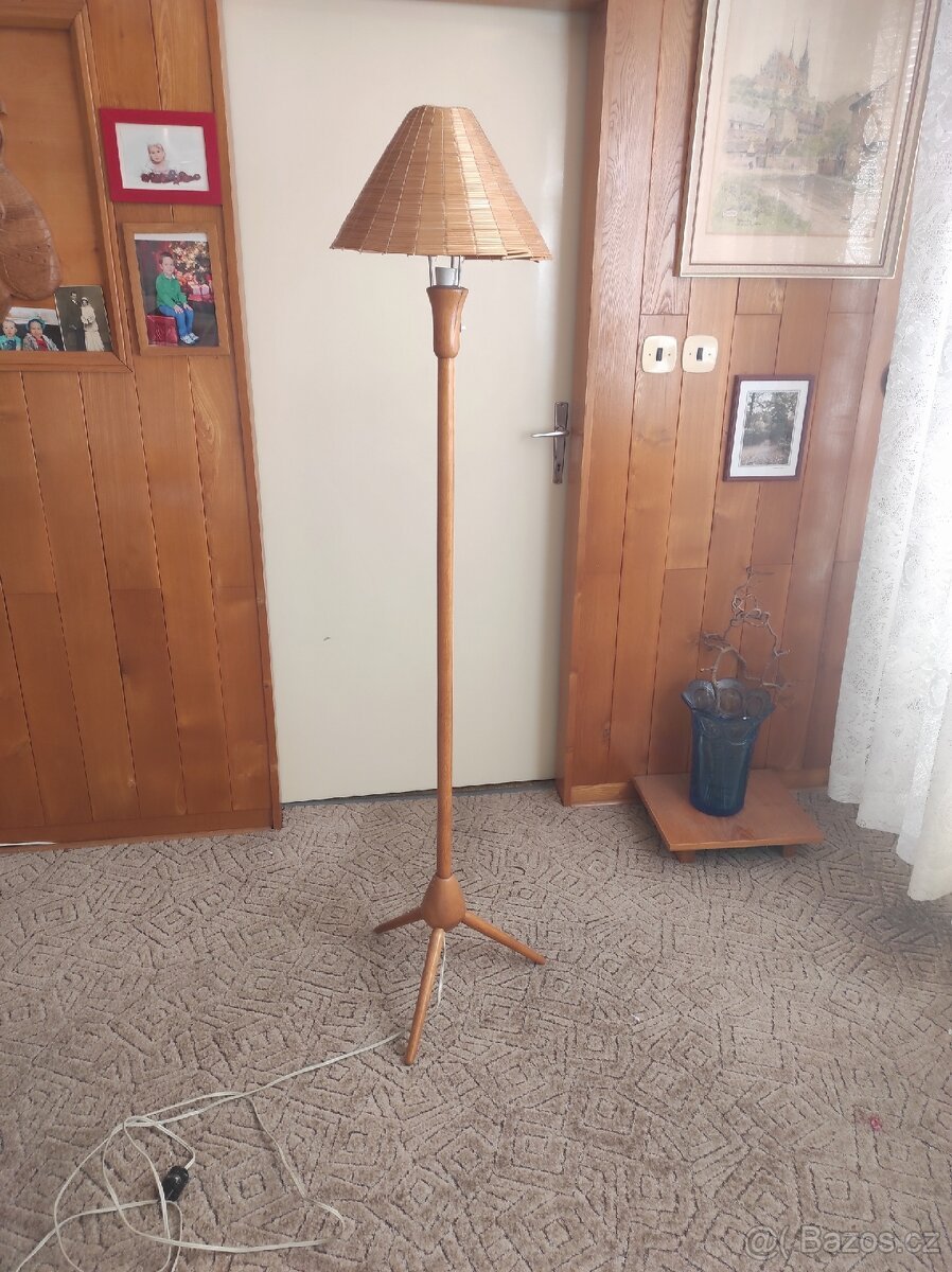 Stojací lampa ÚLUV