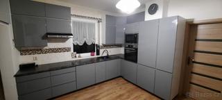 Vzorková kuchyňská linka - sestava bezúchytková Aspen