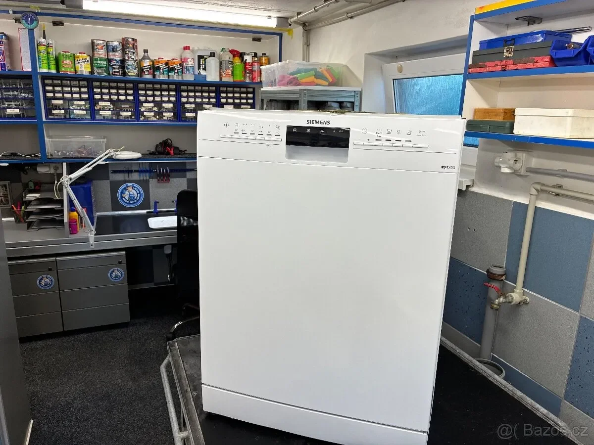 Úzká nerezová myčka Bosch 45cm, A++