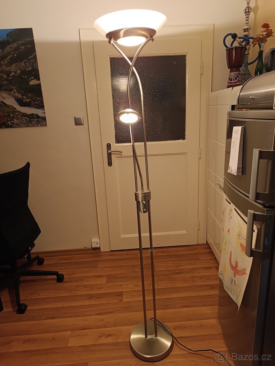 Stojatá lampa