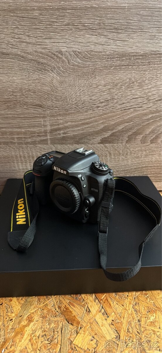 Nikon D7500 + příslušenství