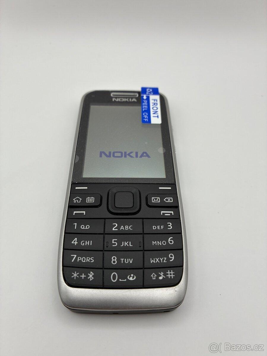 Nokia E52 – elegantní business telefon / funkční