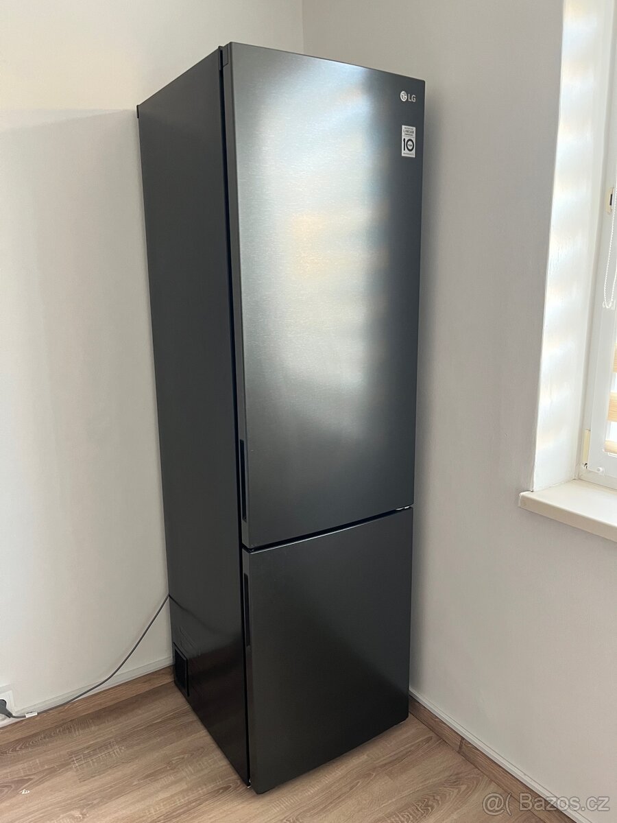 LG No Frost lednice s mrazákem GBP62MCNBC – černá, stav