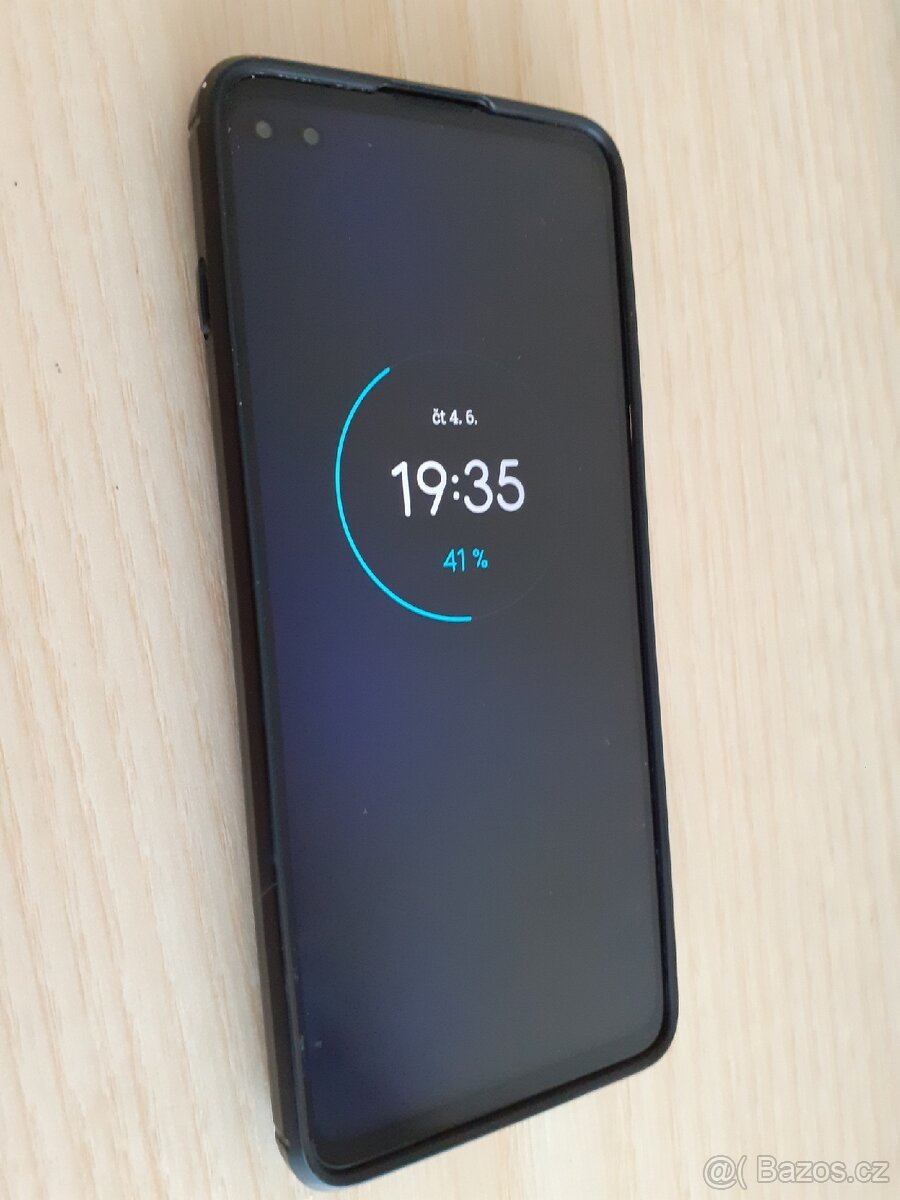 Mobil Motorola Moto G100 s pouzdrem