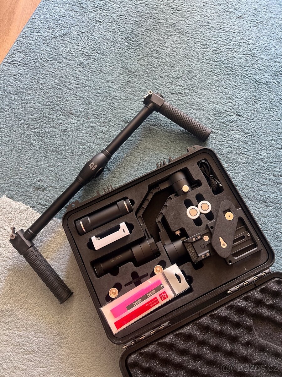 Zhiyun Crane V2 gimbal + Dual Handle + pevný kufr