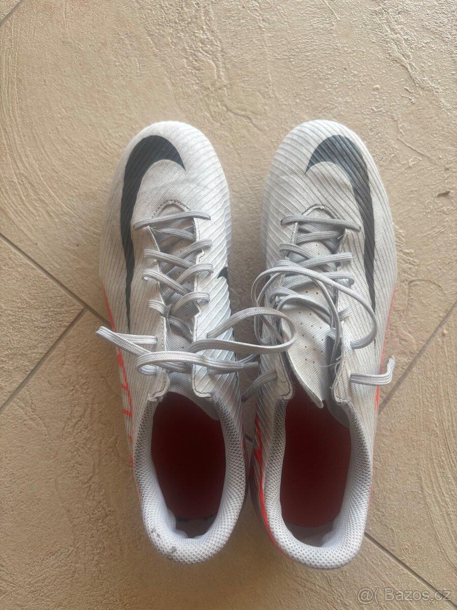 Kopačky Nike, vel 45