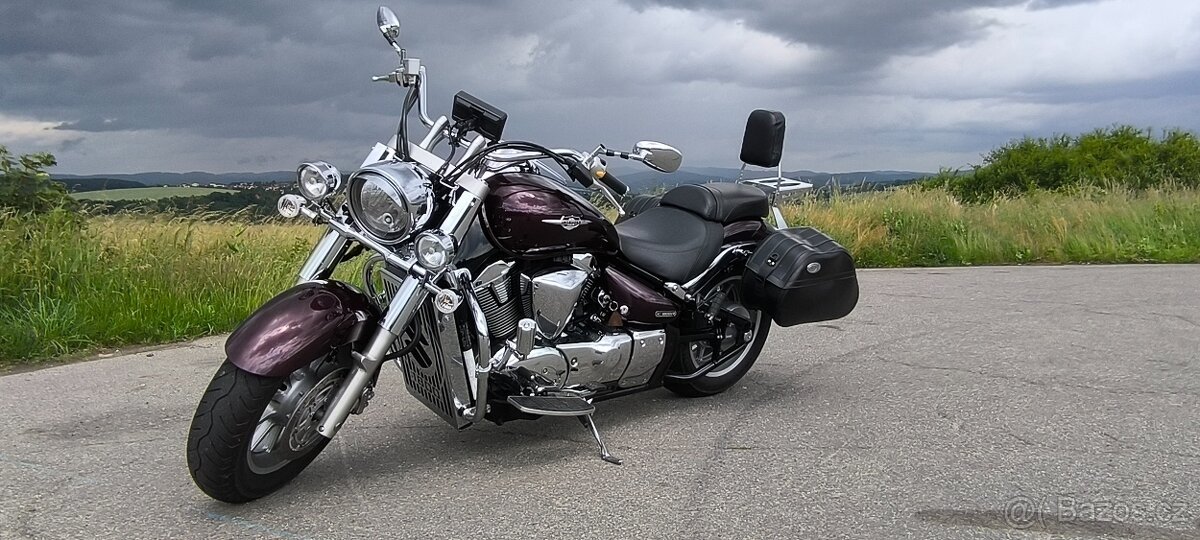 Krásného choppera Suzuki intruder C1800 R
