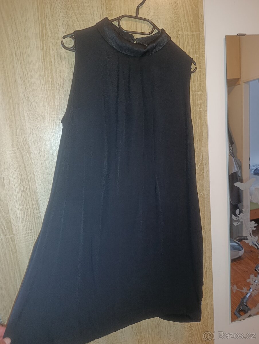 Šaty nebo delší tricko