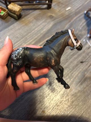 Schleich koníci